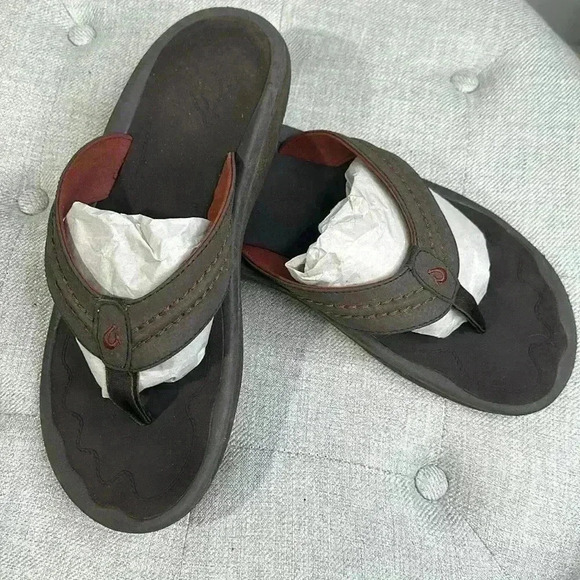 OLUKAI HOKUA BLACK, GRAY & BRICK RED THONG SANDALS - Picture 4 of 8